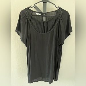Black shirt sleeve shirt